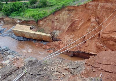 Careless construction caused the dam breach at Ia Krel 2 Hydropower Plant on June 12 in Gia Lai Province (Photo: SGGP)